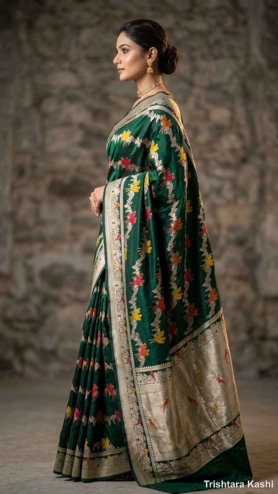 Pure Handwoven Emerald Green Banarasi Silk Bird Motif Saree – Heritage Elegance with Silver Zari Grandeur