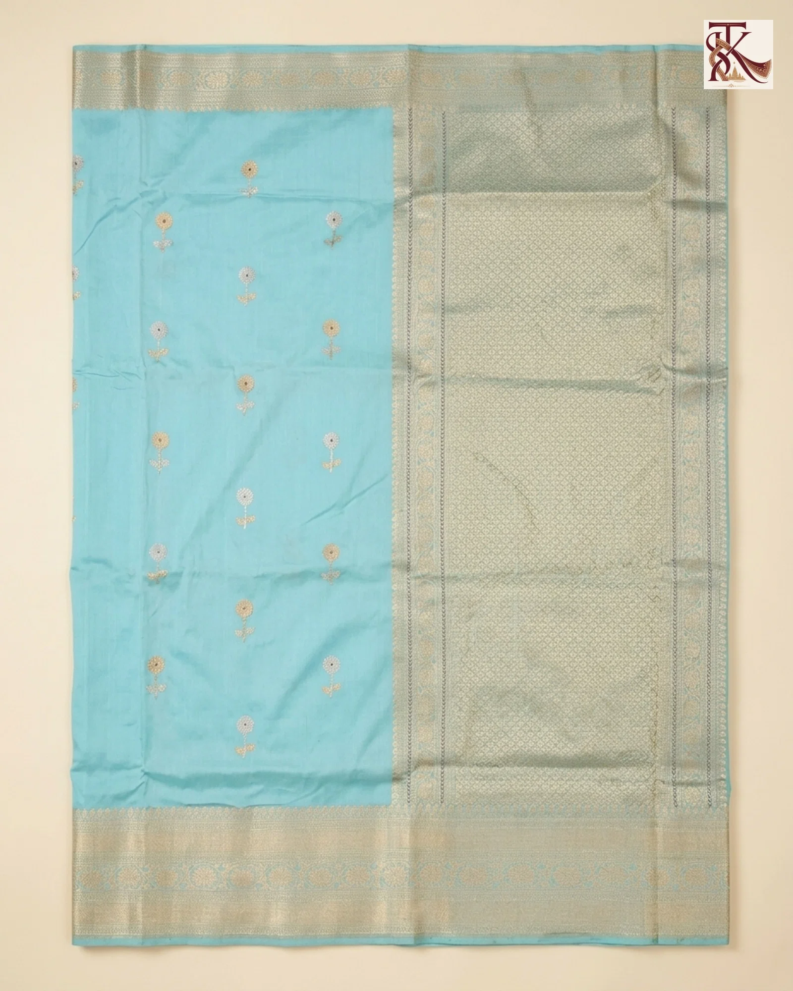 Original Vibrant Turquoise Blue Katan Silk Kadwa Banarasi Saree showing body border and pallu