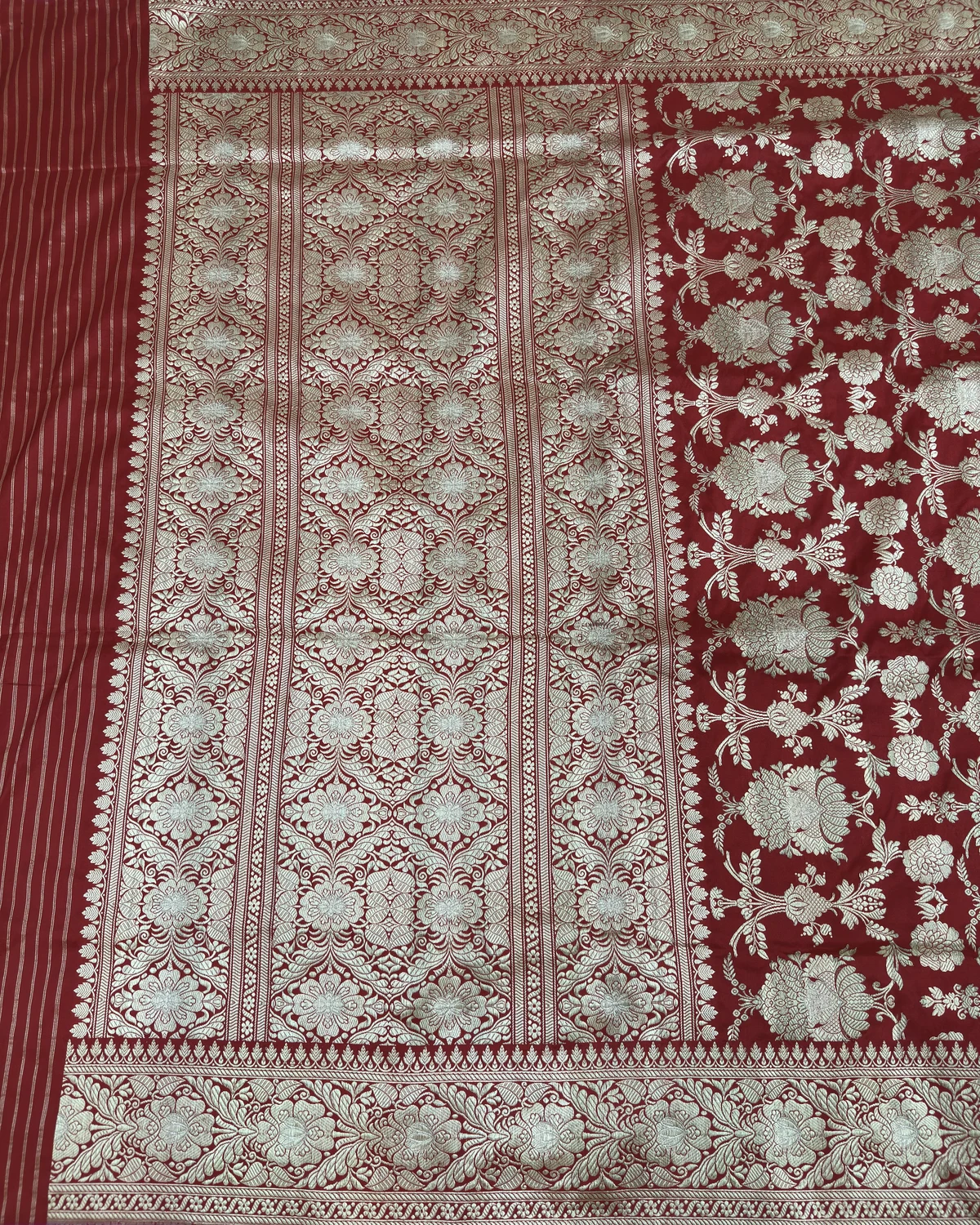 Crimson Red Kadwa Jangla Banarasi Saree, pallu detail